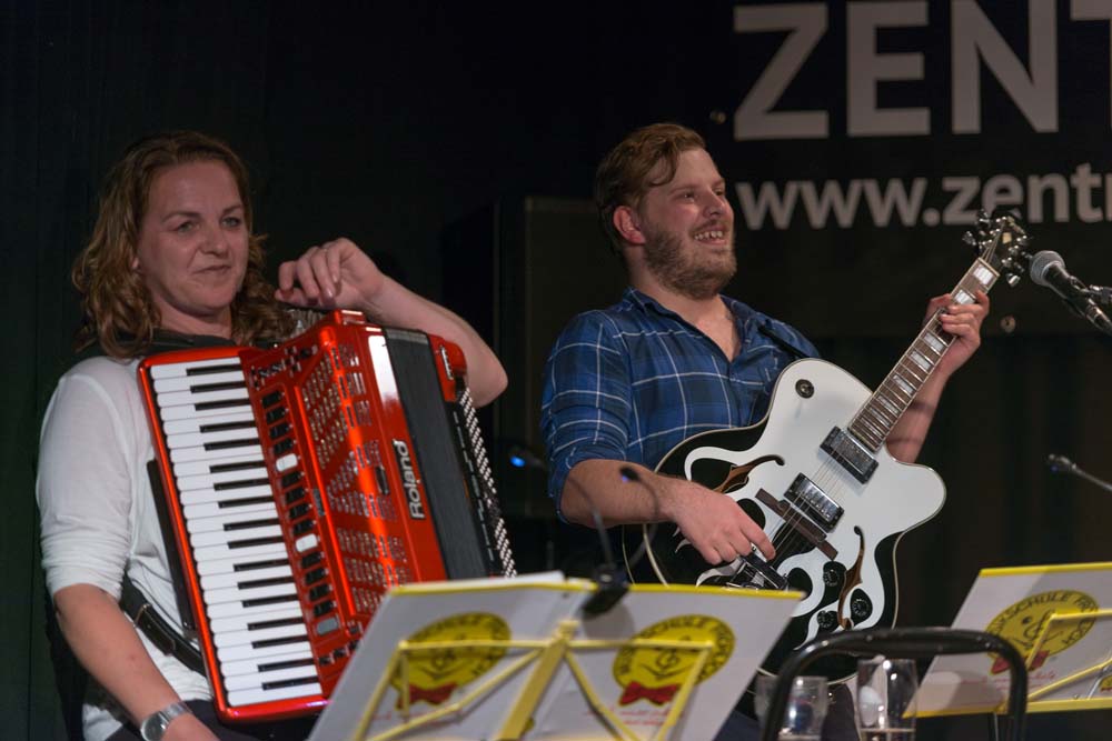 Zentralorgan - Auftritt im Haager Theaterkeller 2016